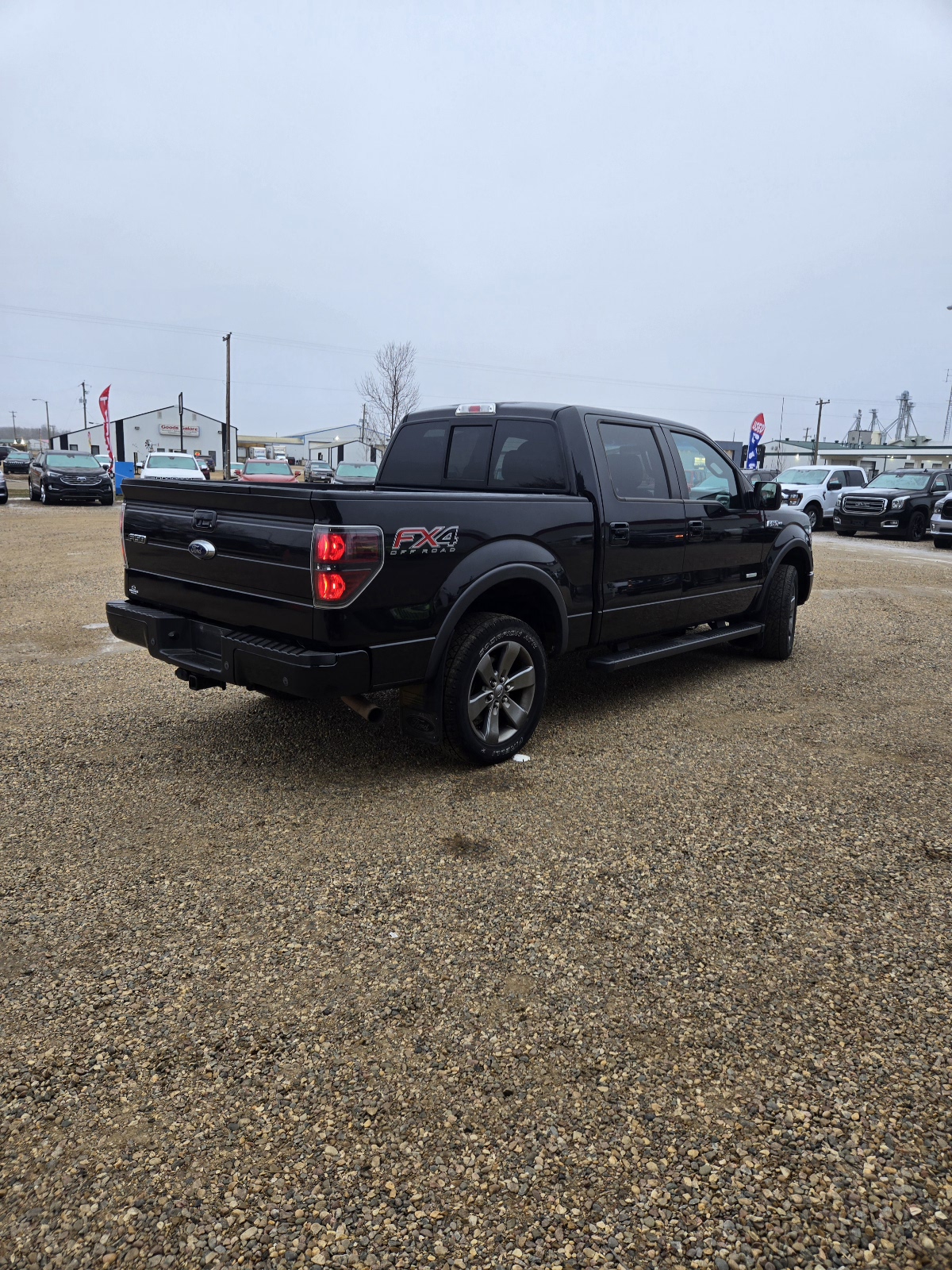 2014 FORD F-150 FX4 CREW CAB 4WD (one owner)