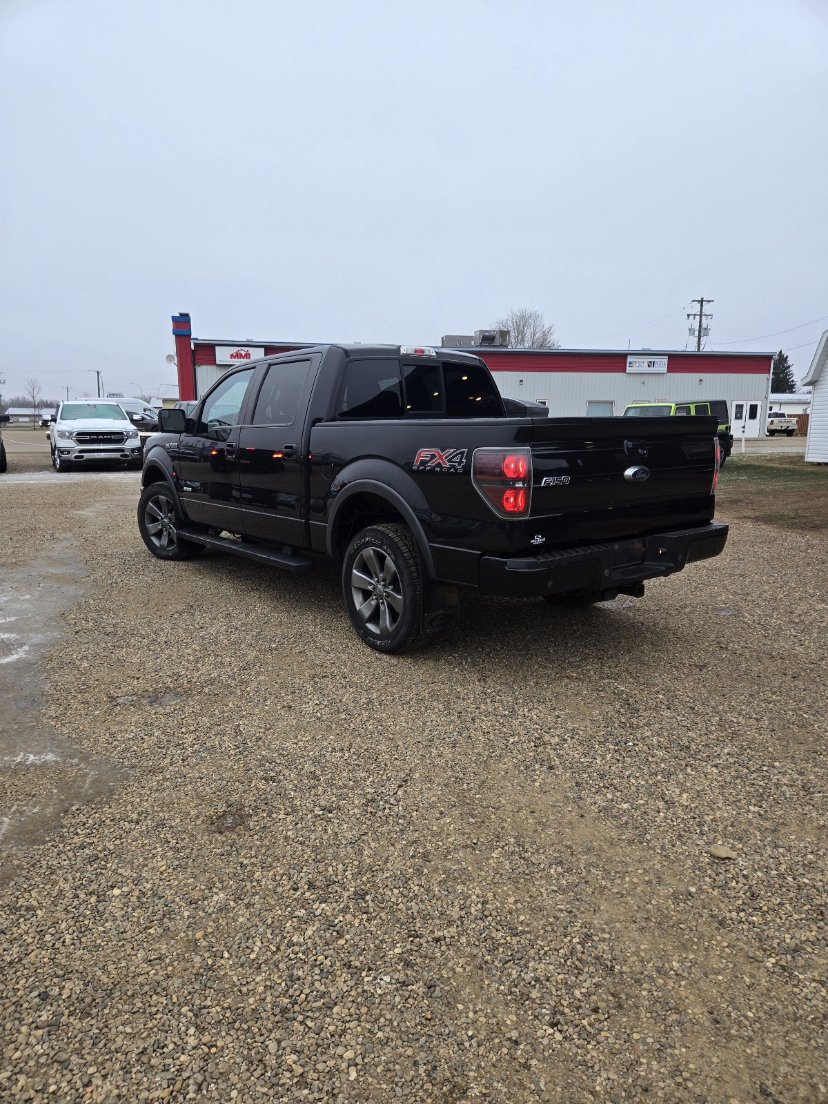 2014 FORD F-150 FX4 CREW CAB 4WD (one owner)