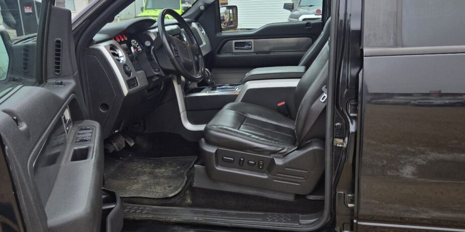 2014 FORD F-150 FX4 CREW CAB 4WD (one owner)