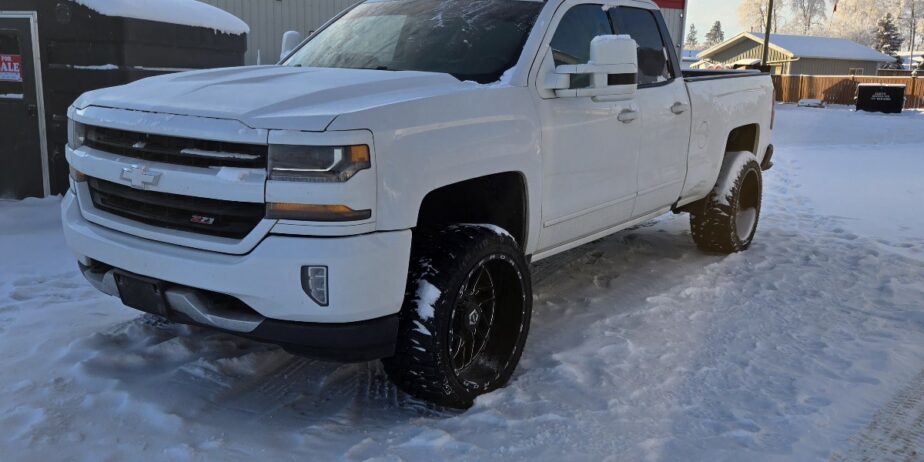 (SOLD) 2018 CHEVROLET SILVERADO 1500 LT 4WD (Low KM)