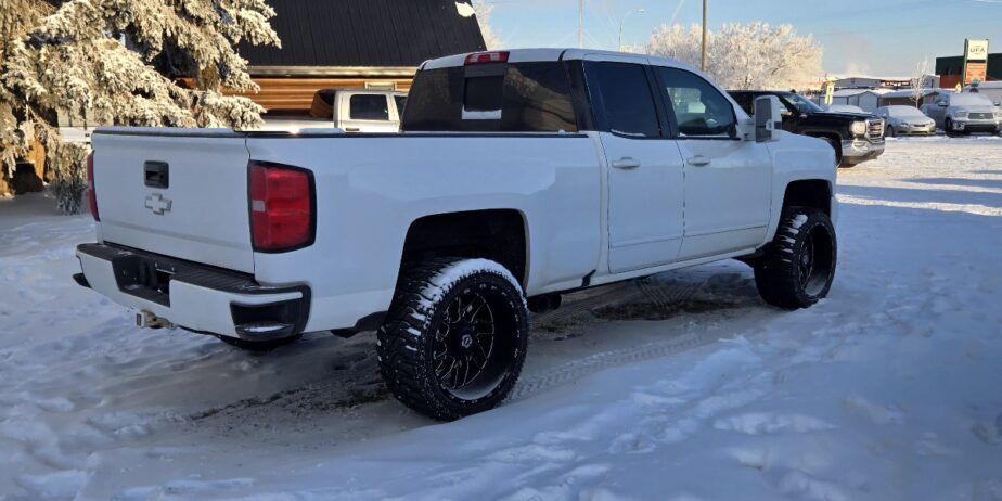 (SOLD) 2018 CHEVROLET SILVERADO 1500 LT 4WD (Low KM)