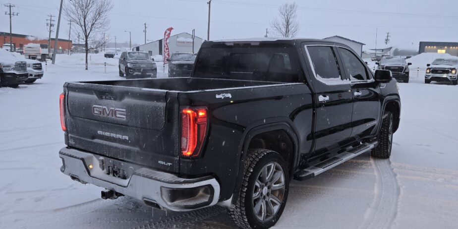 2020 GMC SIERRA 1500 SLT CREW CAB ( fully loaded)