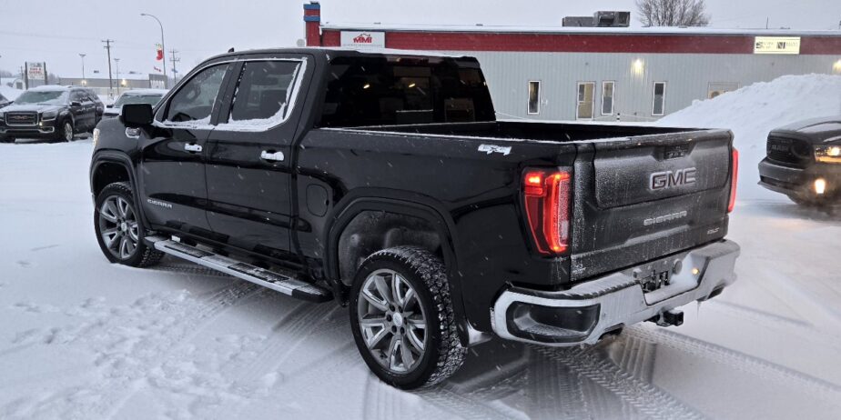 2020 GMC SIERRA 1500 SLT CREW CAB ( fully loaded)