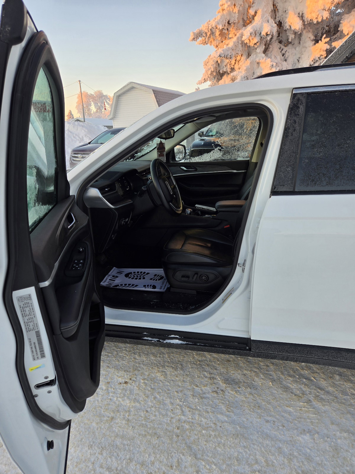 (Sold) 2022 JEEP GRAND CHEROKEE L LIMITED ( 7 Seater)