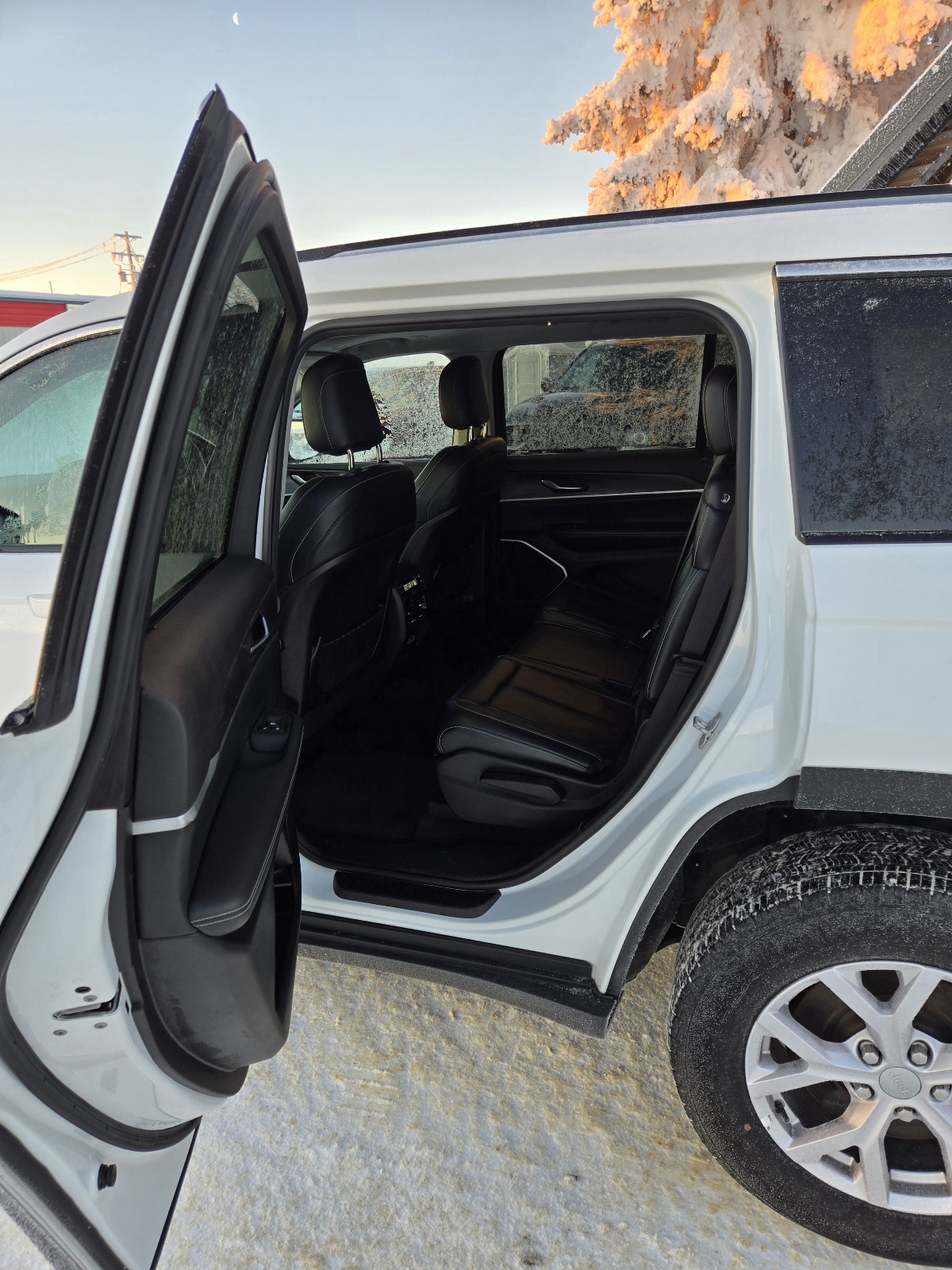 (Sold) 2022 JEEP GRAND CHEROKEE L LIMITED ( 7 Seater)