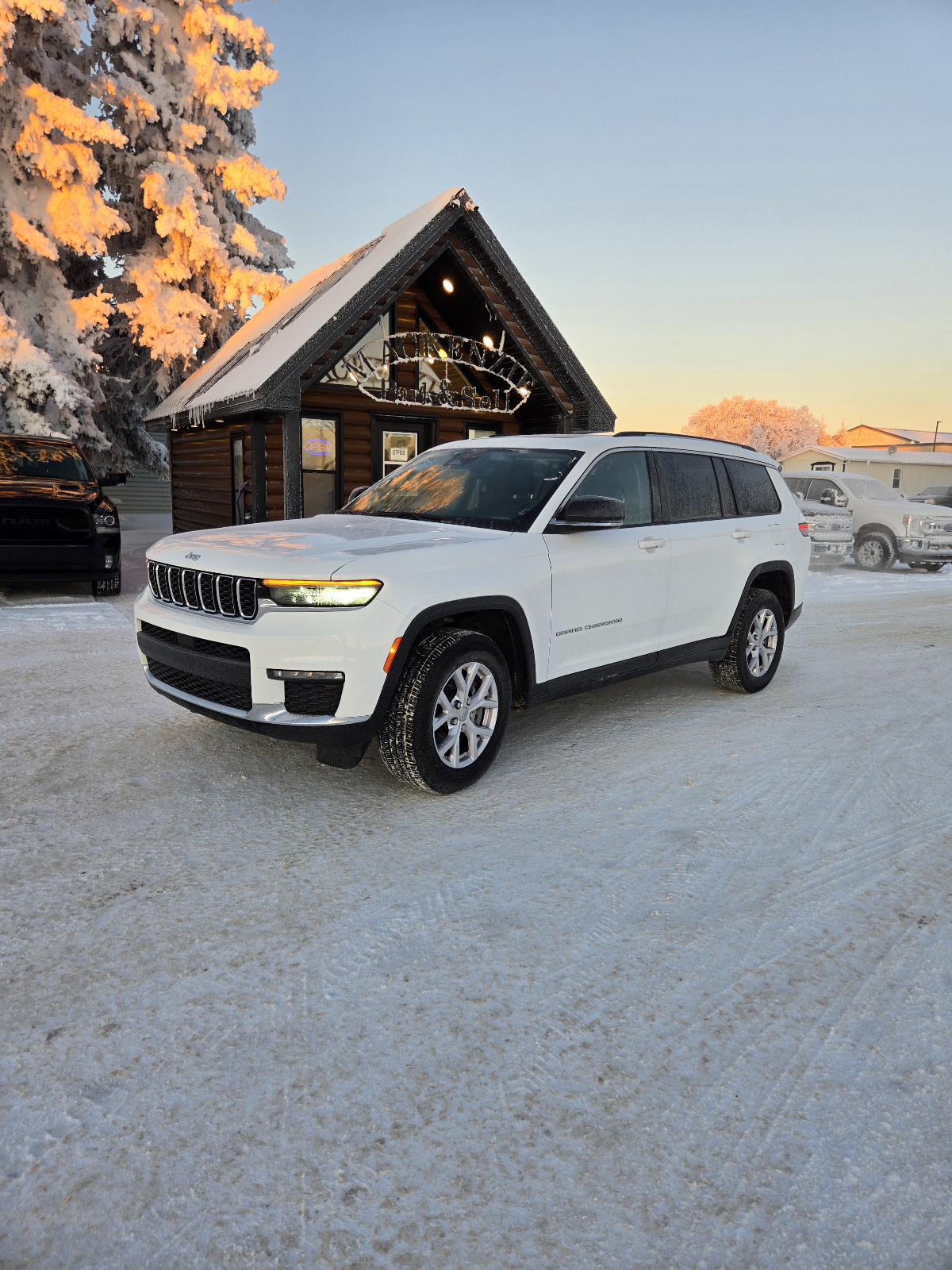 (Sold) 2022 JEEP GRAND CHEROKEE L LIMITED ( 7 Seater)