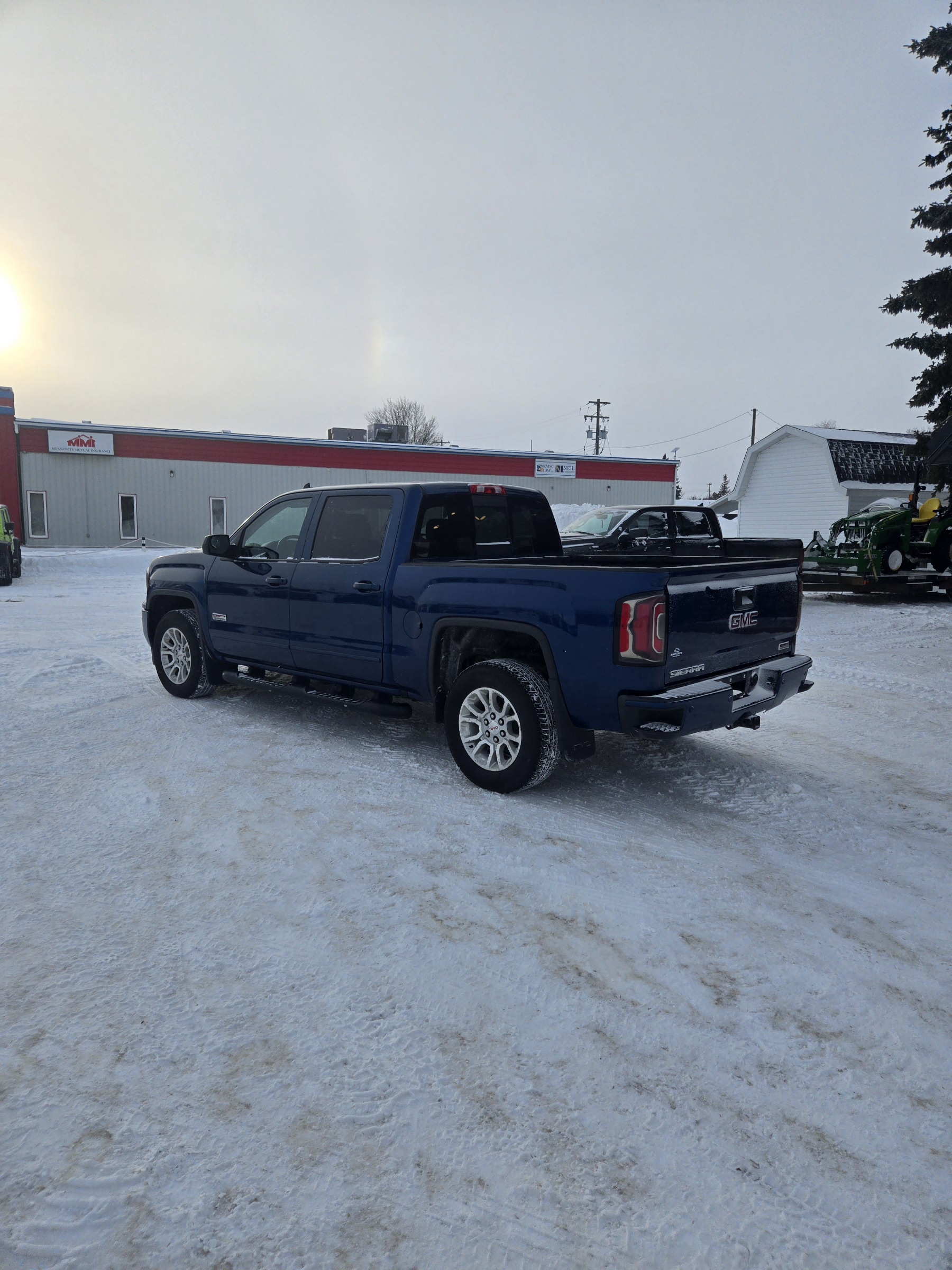 (Sold) 2017 GMC SIERRA 1500 SLT CREW CAB 4WD