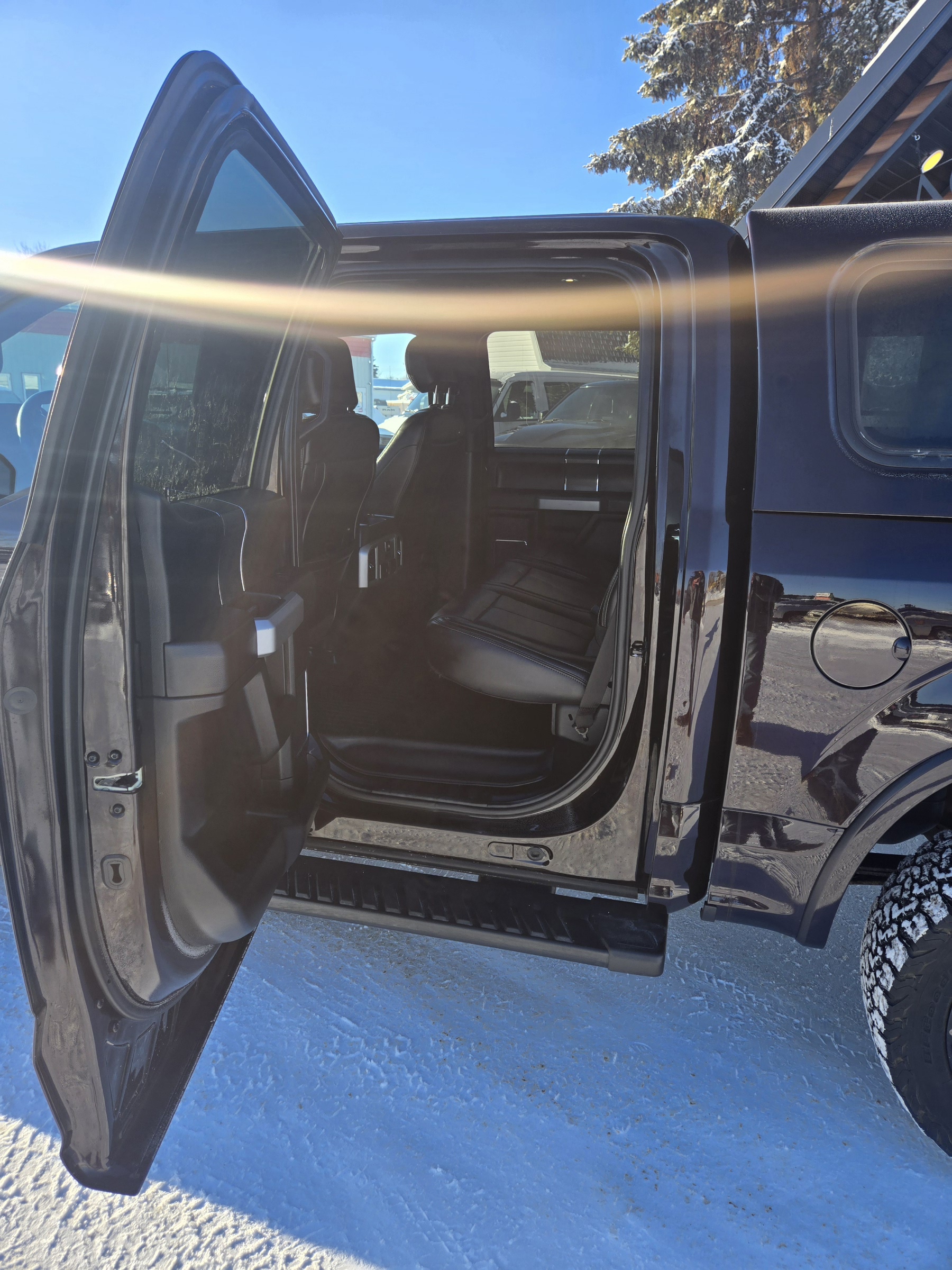 (Sold) 2018 FORD F-150 LARIAT CREW CAB 4WD