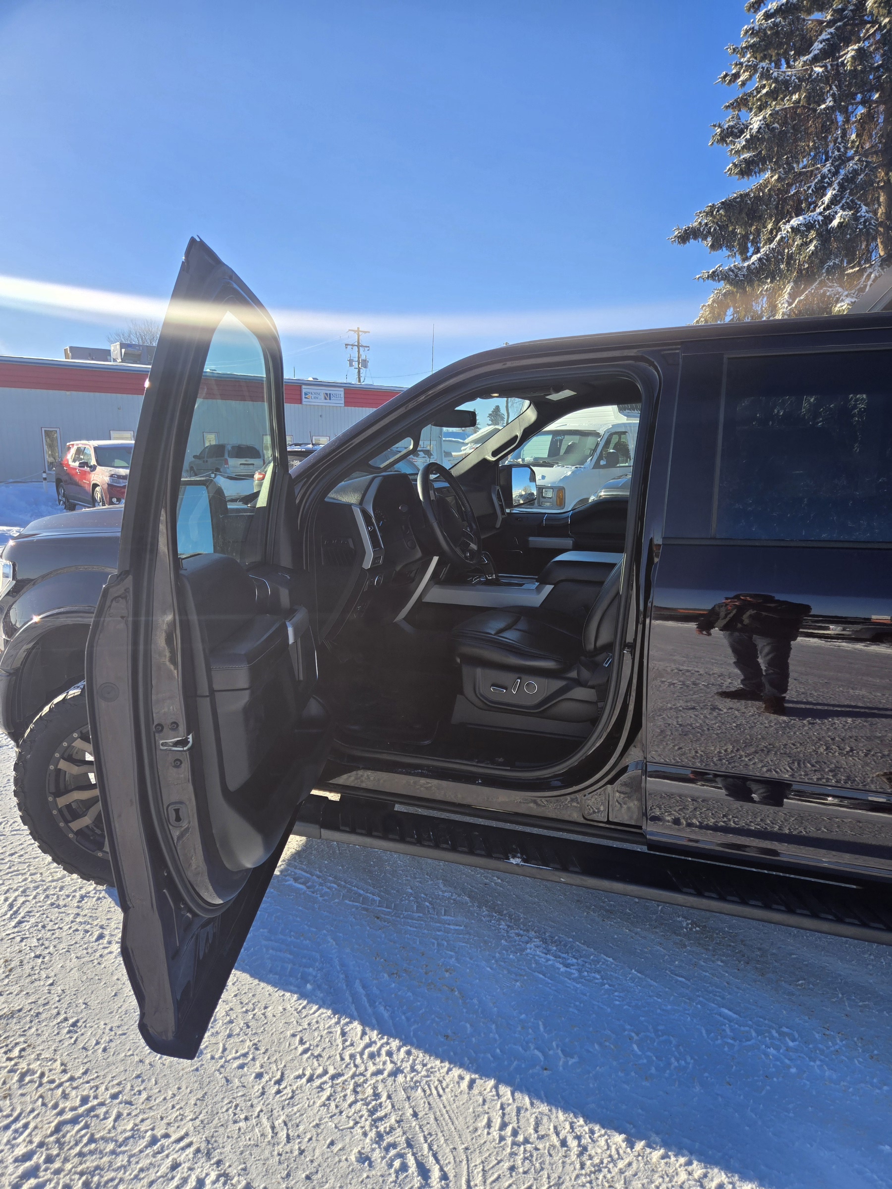 (Sold) 2018 FORD F-150 LARIAT CREW CAB 4WD