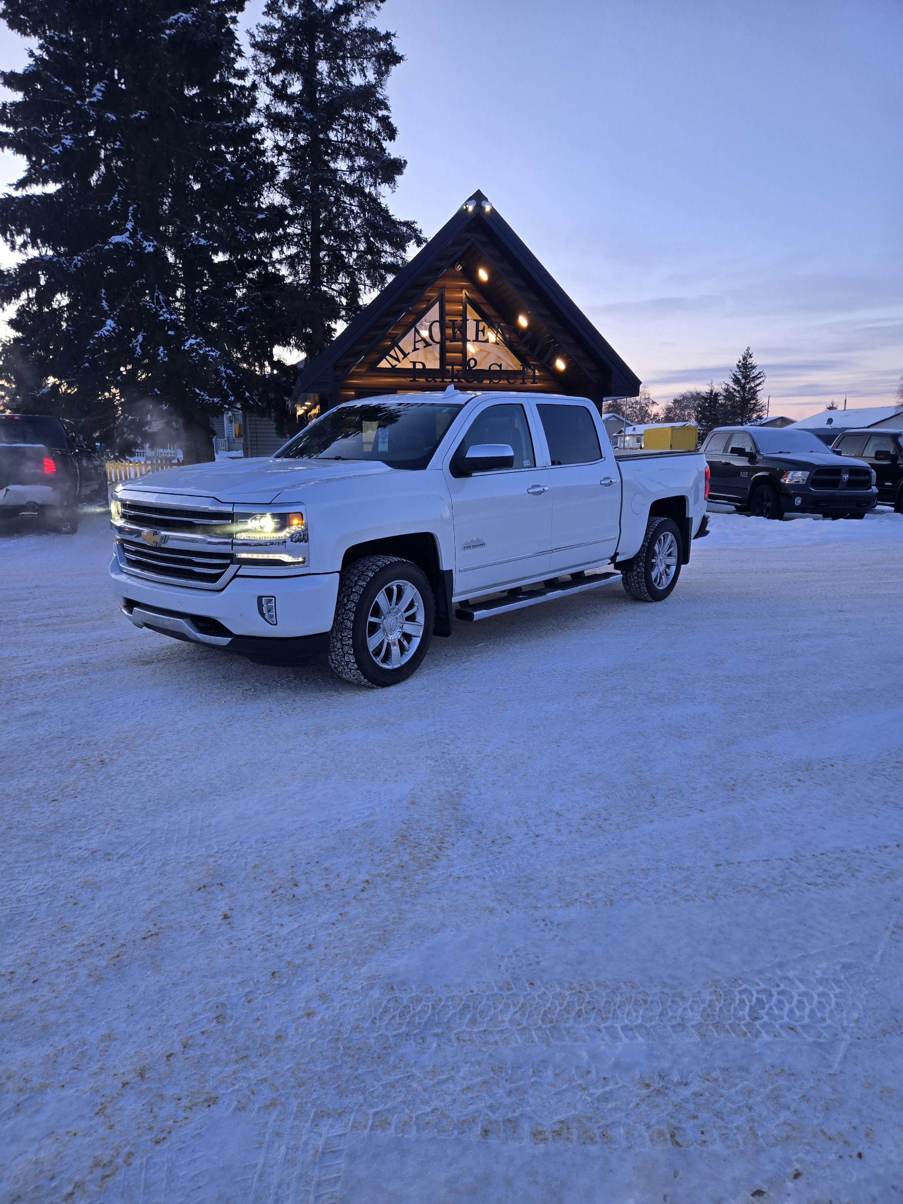 (Sold) 2017 CHEVROLET SILVERADO 1500 HIGH COUNTRY CREW CAB 4WD Low Km