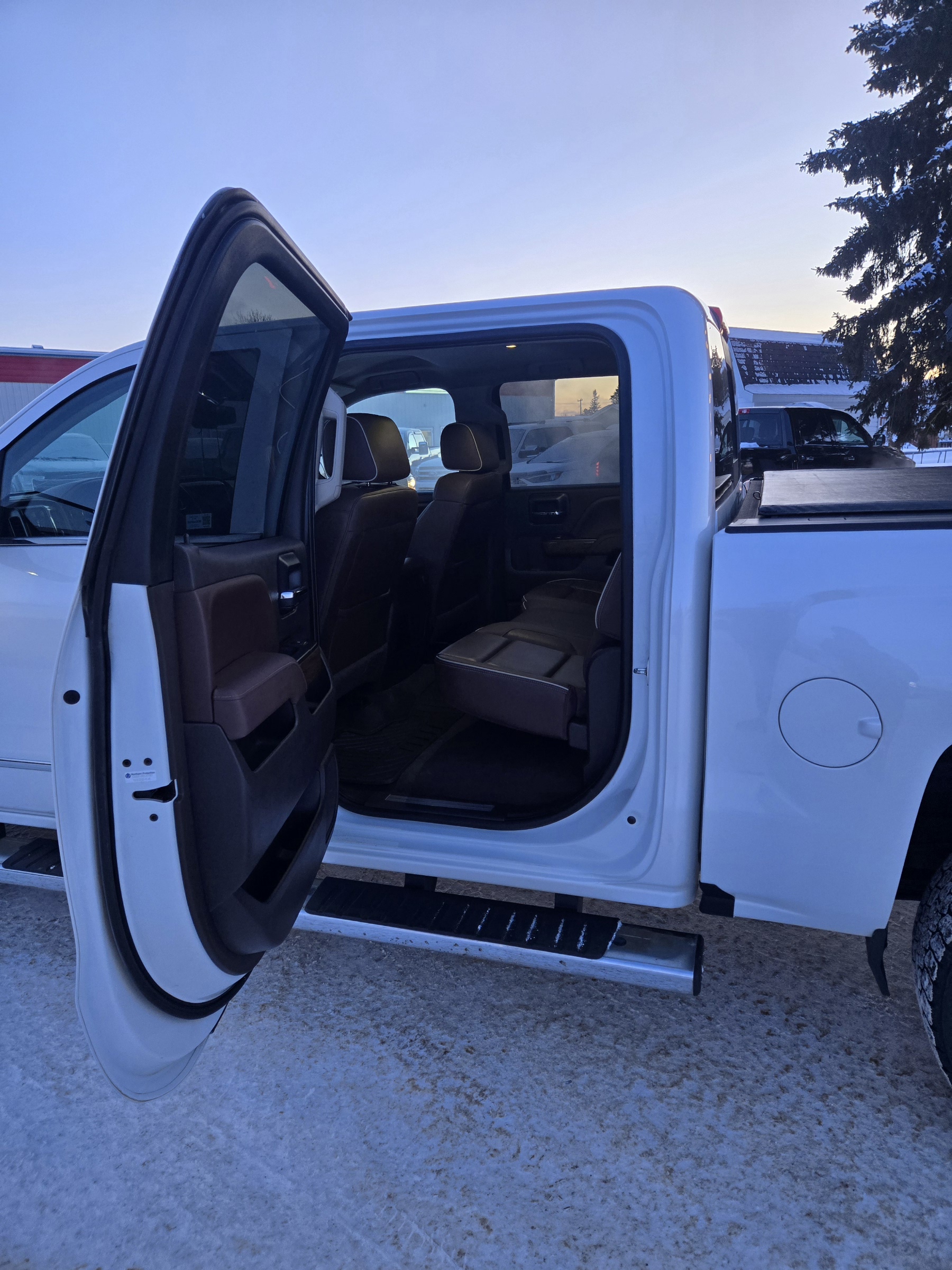 (Sold) 2017 CHEVROLET SILVERADO 1500 HIGH COUNTRY CREW CAB 4WD Low Km