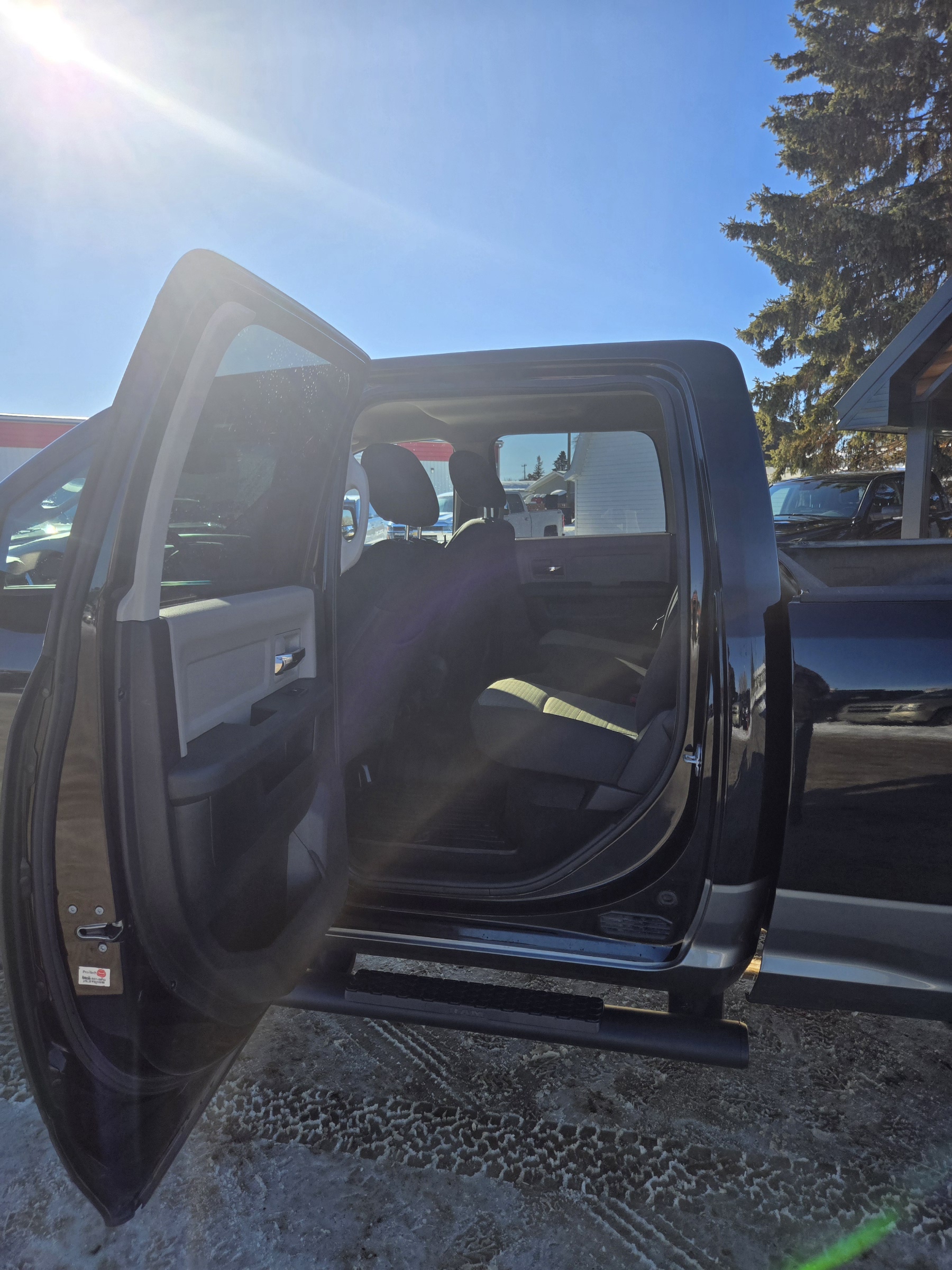 2012 RAM 2500 OUTDOORSMAN CREW CAB 4WD (Gas) (Consignment)