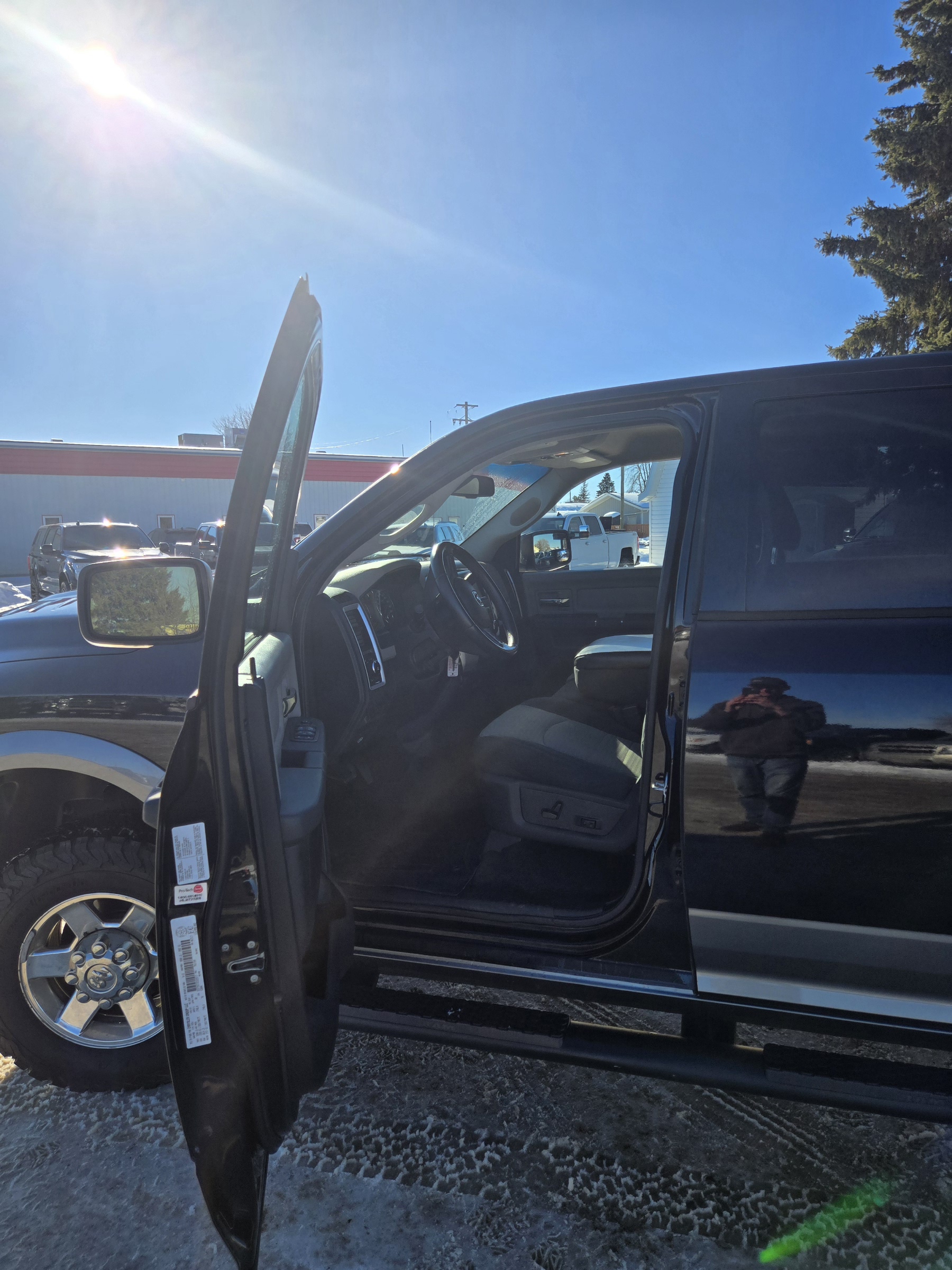 2012 RAM 2500 OUTDOORSMAN CREW CAB 4WD (Gas) (Consignment)
