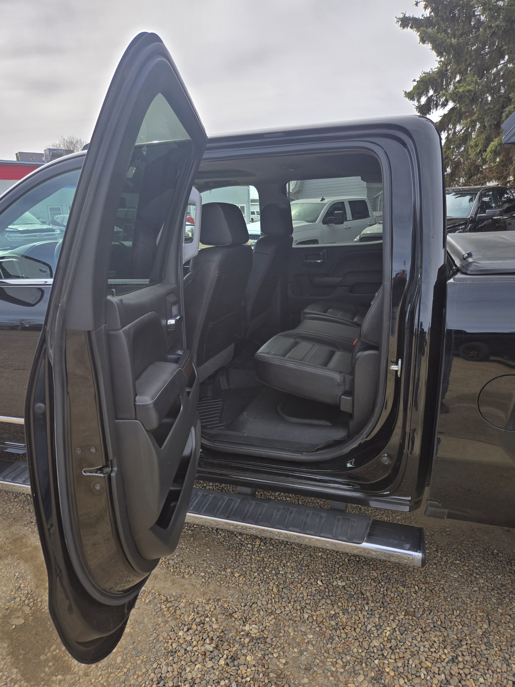 (Sold) 2018 GMC SIERRA 1500 DENALI CREW CAB 4WD (One Owner)