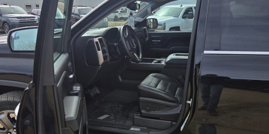 (Sold) 2018 GMC SIERRA 1500 DENALI CREW CAB 4WD  (One Owner)