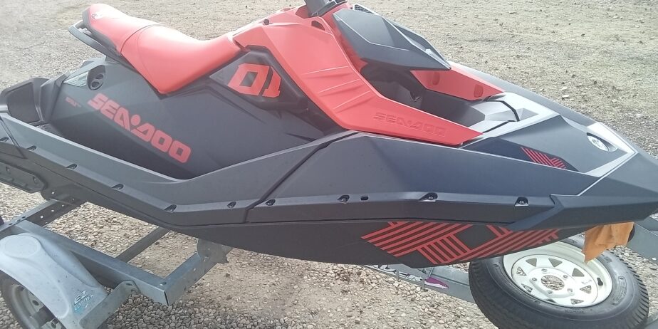 (Sold) 2022 spark trixx sea doo with (only 5 hours on it) (Sold)
