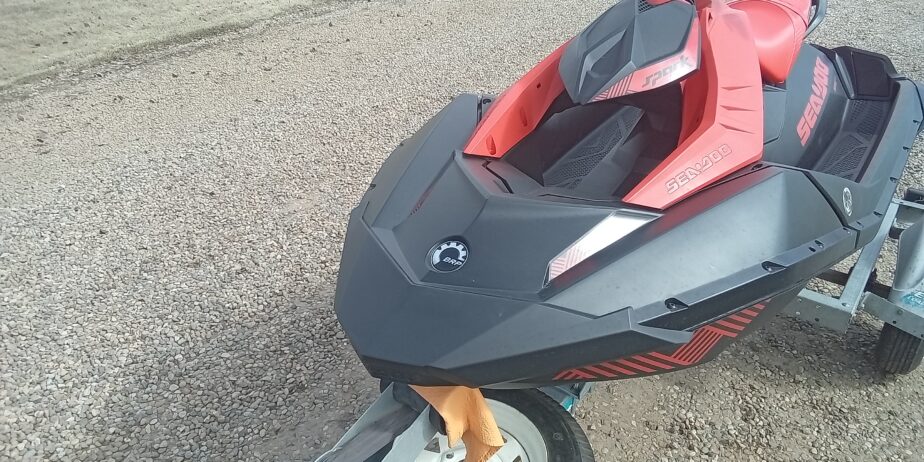 (Sold) 2022 spark trixx sea doo with (only 5 hours on it) (Sold)