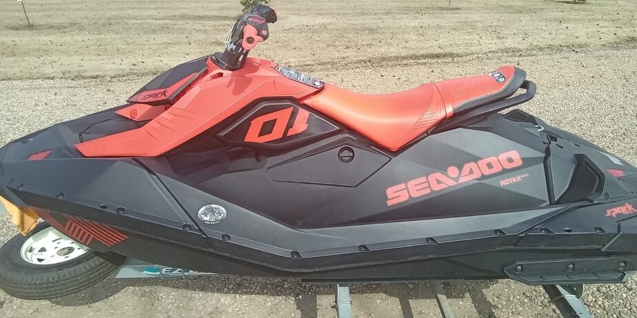 (Sold) 2022 spark trixx sea doo with (only 5 hours on it) (Sold)
