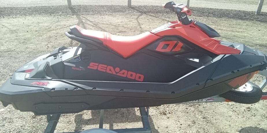(Sold) 2022 spark trixx sea doo with (only 5 hours on it) (Sold)