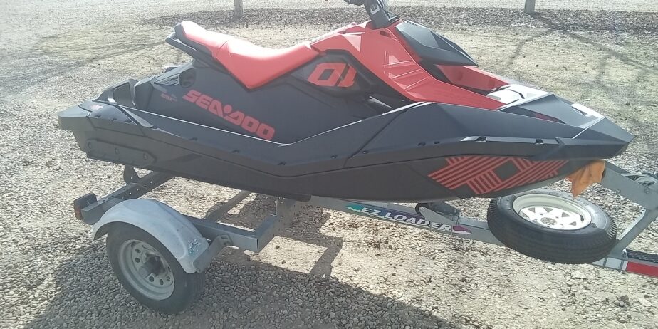 (Sold) 2022 spark trixx sea doo with (only 5 hours on it) (Sold)
