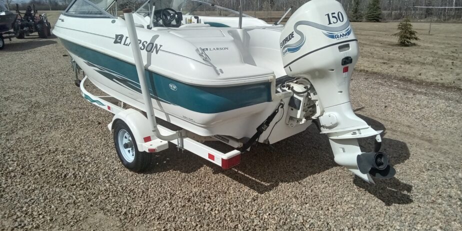 (Sold) 2000 185 Larson Boat