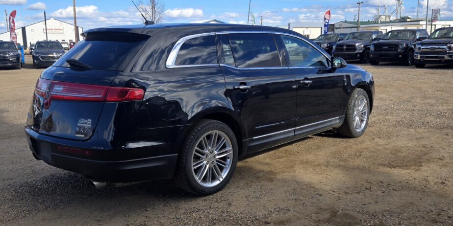 2014 Lincoln MKT (Consignment)