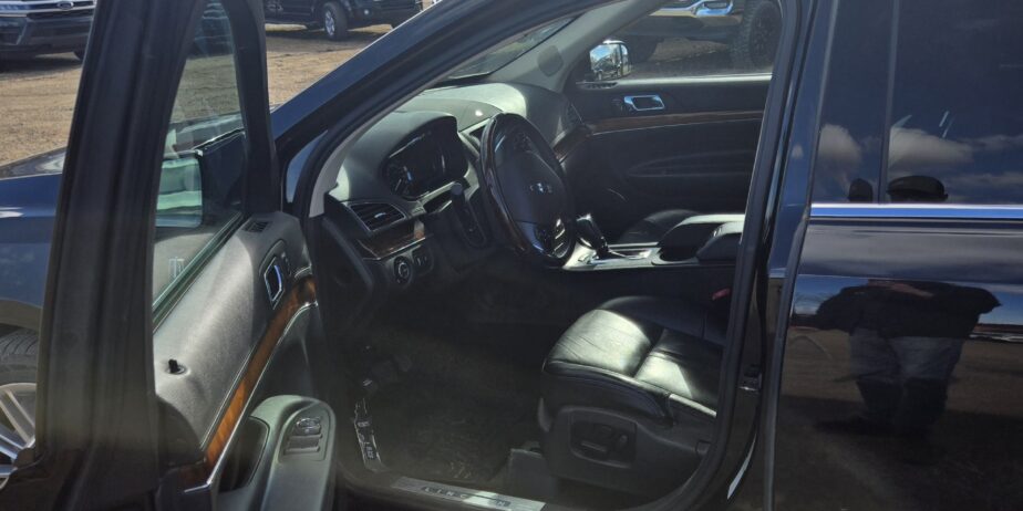 2014 Lincoln MKT (Consignment)
