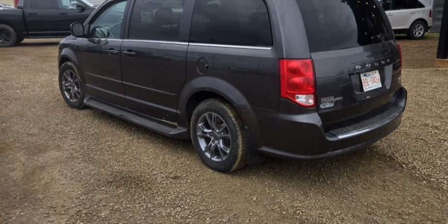 2017 Dodge Grand Caravan SXT (Consignment)