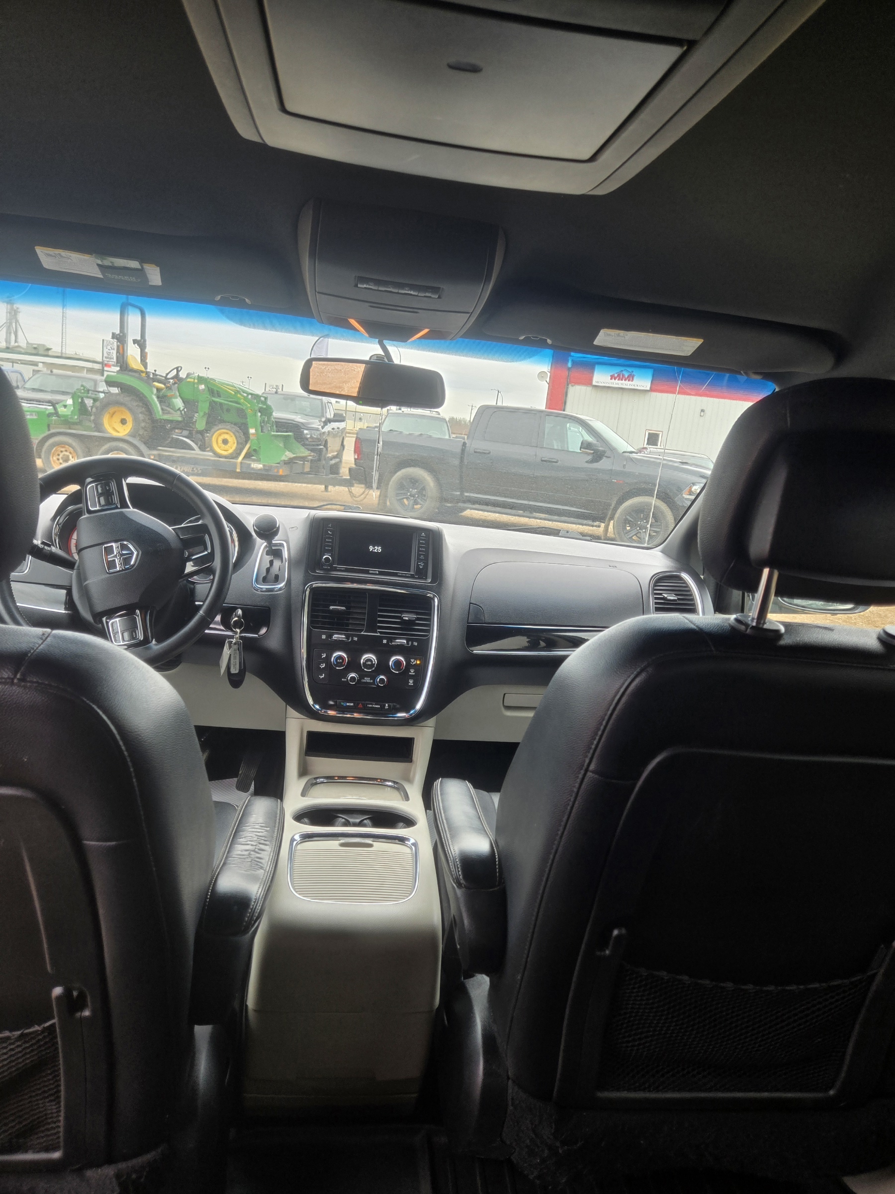 2017 Dodge Grand Caravan SXT (Consignment)