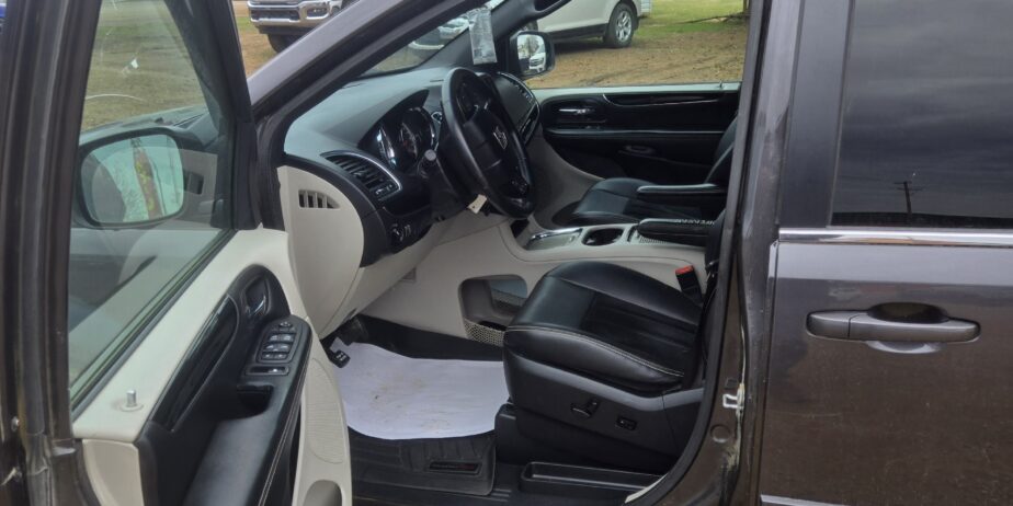 2017 Dodge Grand Caravan SXT (Consignment)