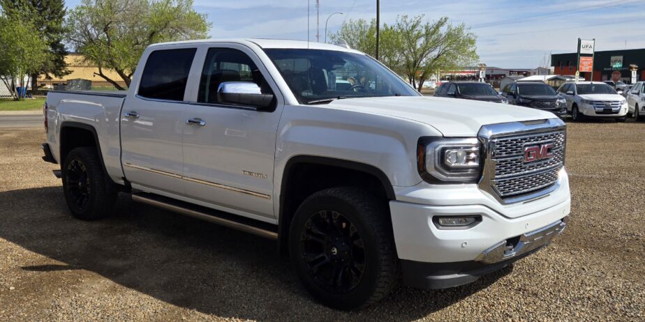 2017 GMC SIERRA DENALI (Low km)