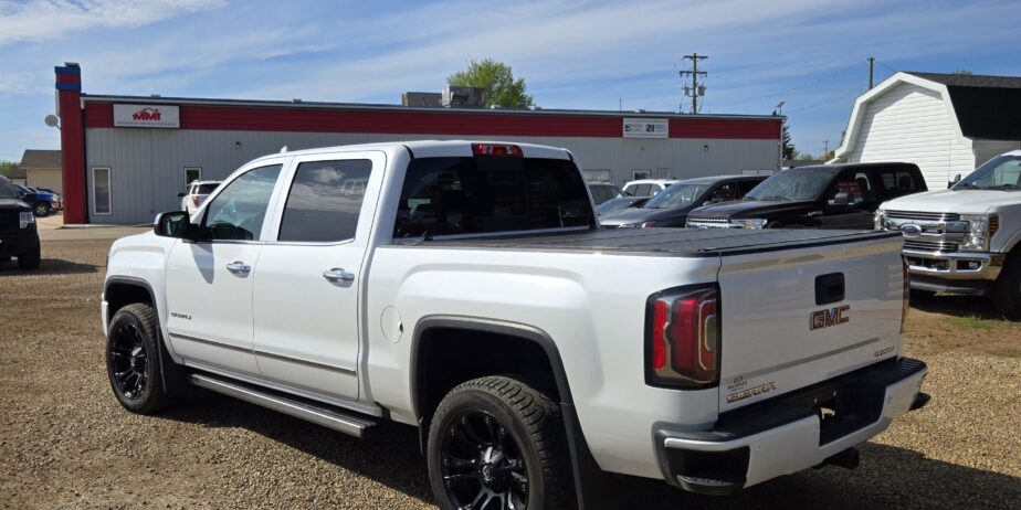 2017 GMC SIERRA DENALI (Low km)