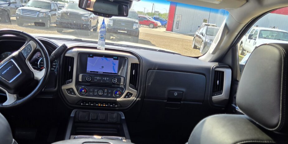 2017 GMC SIERRA DENALI (Low km)