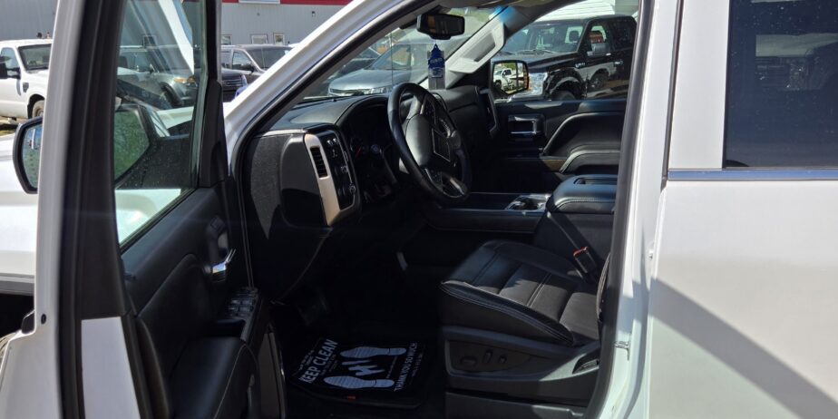 2017 GMC SIERRA DENALI (Low km)