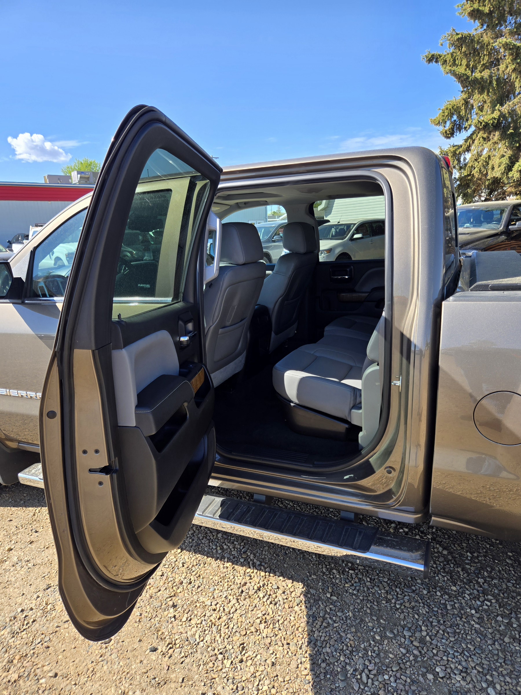 2014 GMC SIERRA 1500 SLT CREW (One owner clean Carfax)
