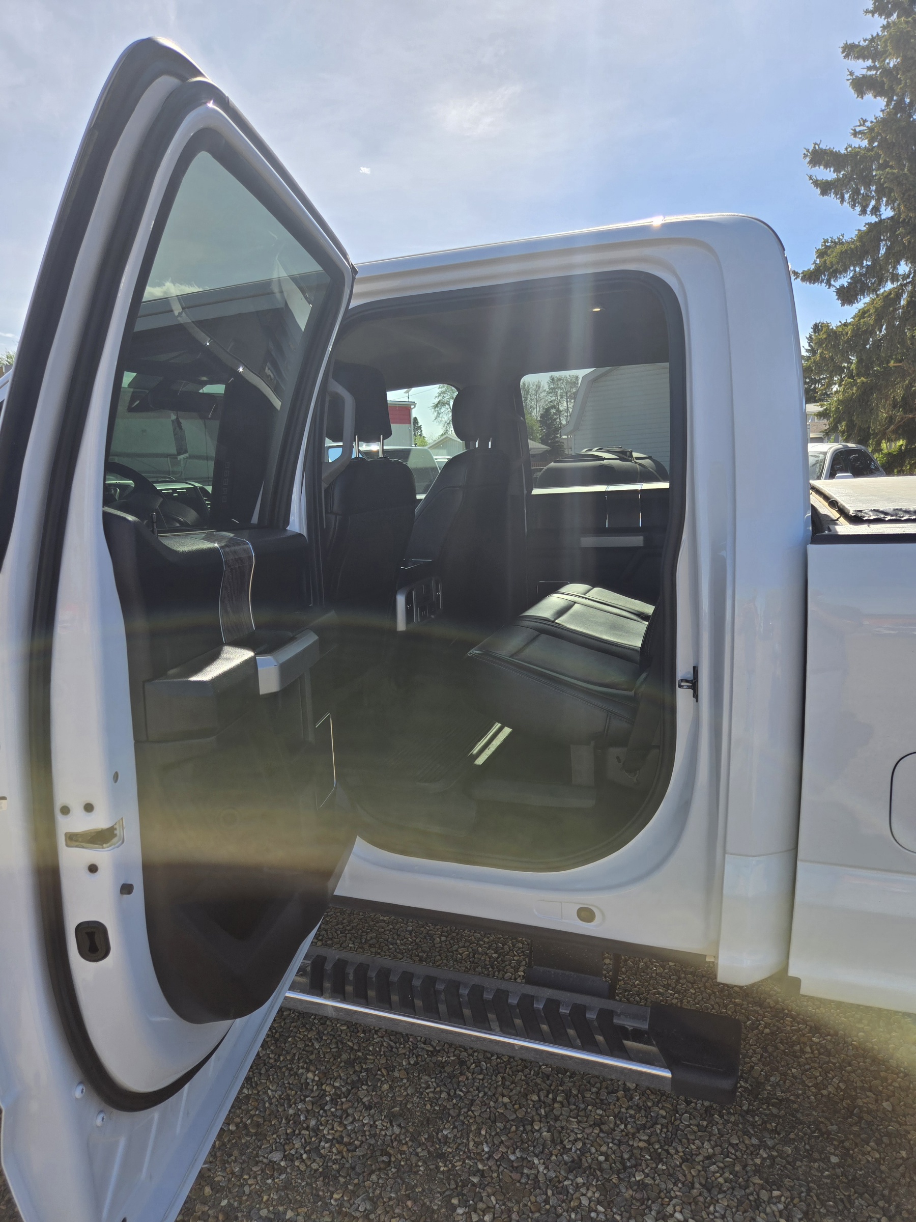 2019 Ford F350 Lariat Diesel (Clean Carfax one owner)