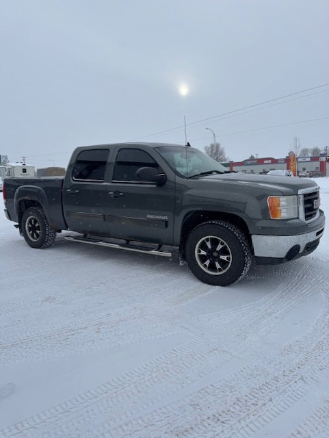 (Consignment) 2011 GMC Sierra 1500 SLE