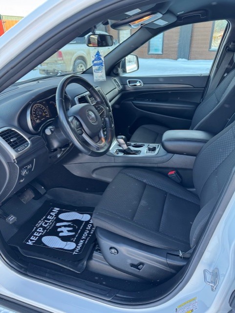 2020 JEEP GRAND CHEROKEE LAREDO
