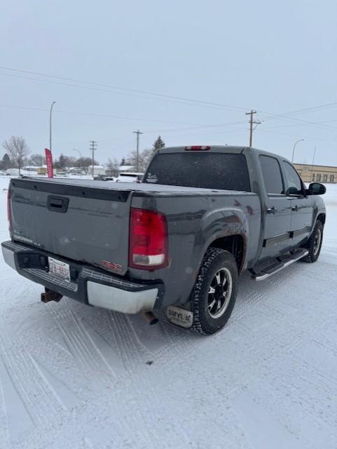 (Consignment) 2011 GMC Sierra 1500 SLE
