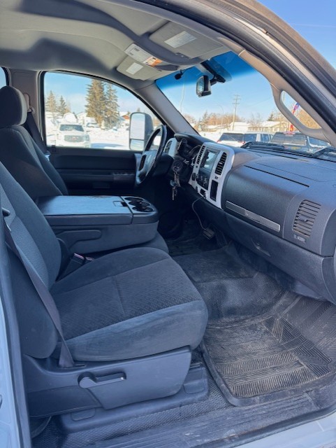 (CONSIGNMENT) 2008 GMC SIERRA 2500 GAS