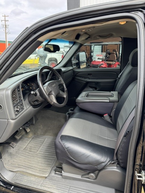 REDUCED! (CONSIGNMENT) 2006 GMC 2500HD SLE