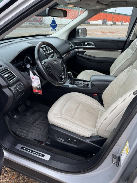 (CONSIGNMENT) 2017 FORD EXPLORER PLATINUM