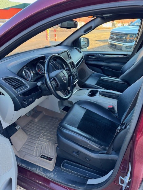 (CONSIGNMENT) 2017 DODGE GRAND CARAVAN SE