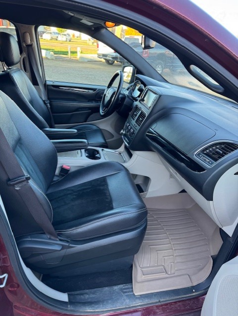 (CONSIGNMENT) 2017 DODGE GRAND CARAVAN SE