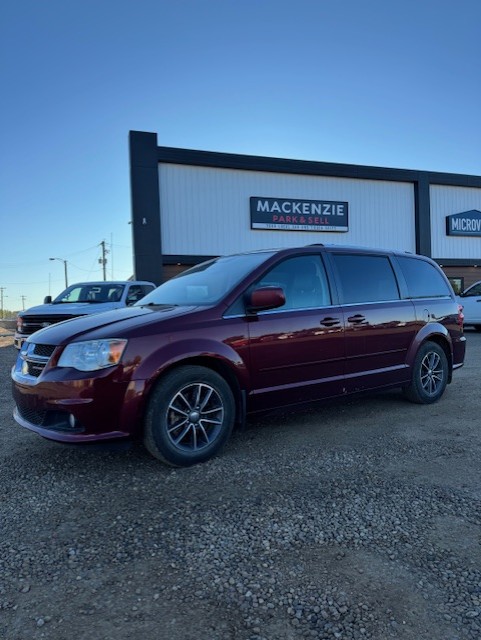(CONSIGNMENT) 2017 DODGE GRAND CARAVAN SE