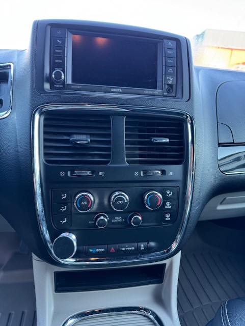 (CONSIGNMENT) 2017 DODGE GRAND CARAVAN SE
